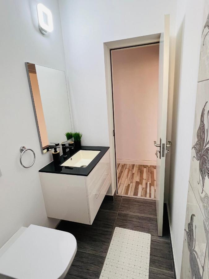 Ferienwohnung White One Petroşani Exterior foto